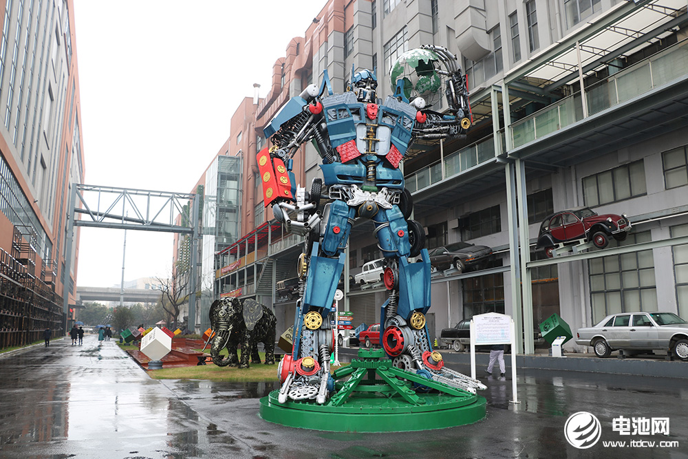 中國電池新能源產(chǎn)業(yè)鏈調(diào)研團一行參觀考察無錫格林美