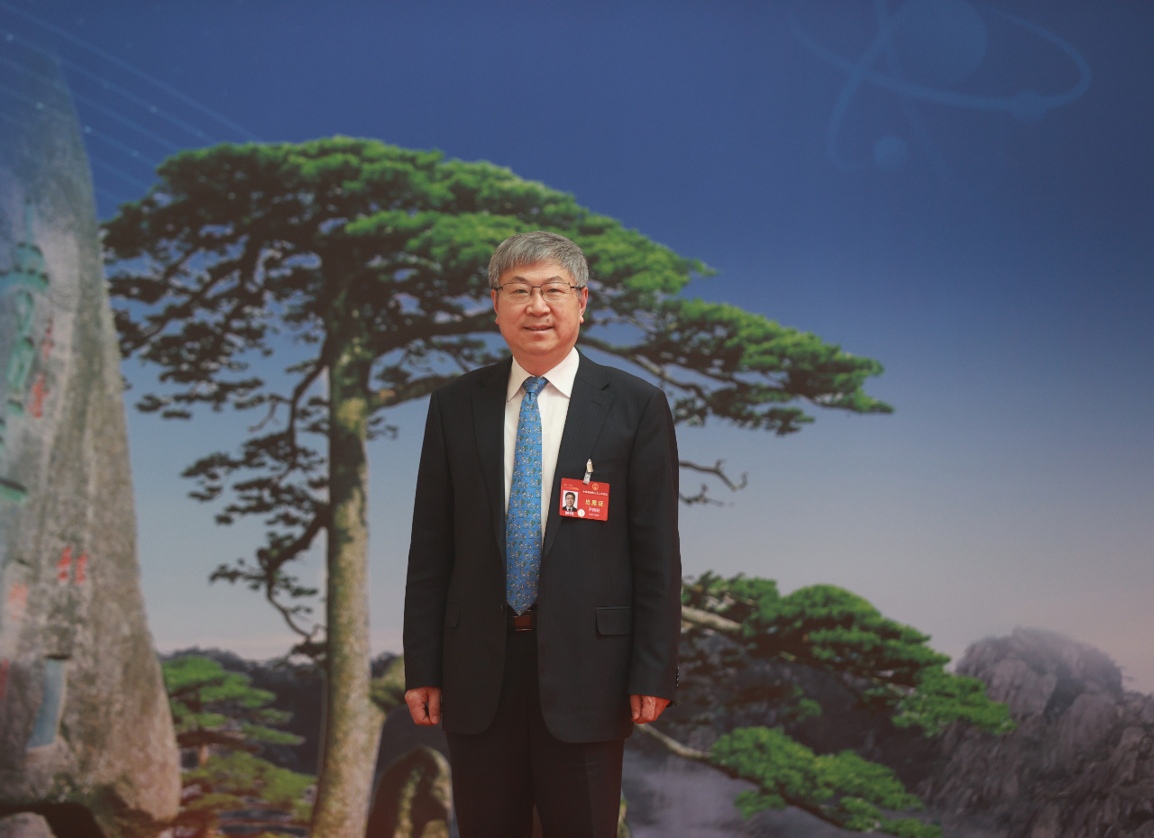 全國人大代表，奇瑞控股集團黨委書記、董事長尹同躍