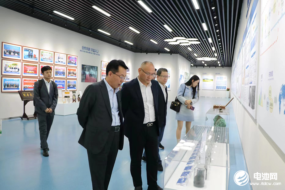 中國(guó)電池新能源產(chǎn)業(yè)鏈調(diào)研團(tuán)一行參觀考察華友鈷業(yè)