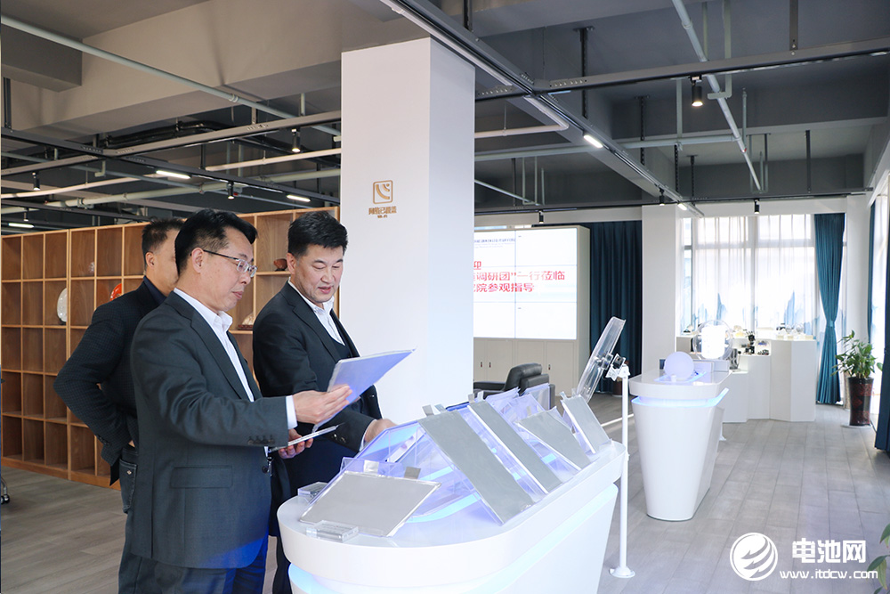 中國(guó)電池新能源產(chǎn)業(yè)鏈調(diào)研團(tuán)一行參觀考察中俄工研院 中國(guó)電池新能源產(chǎn)業(yè)鏈調(diào)研團(tuán)一行參觀考察中俄工研院
