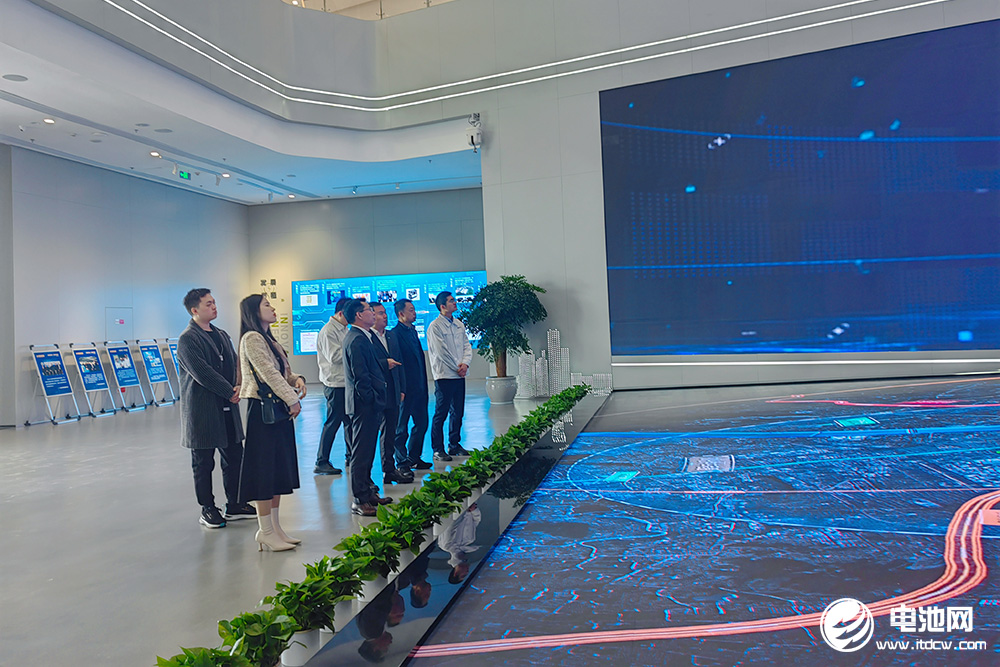 中國電池新能源產業鏈調研團一行參觀考察萬向一二三