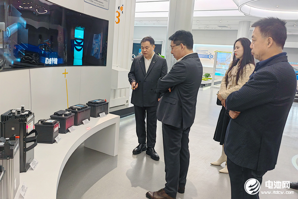 中國電池新能源產業鏈調研團一行參觀考察萬向一二三