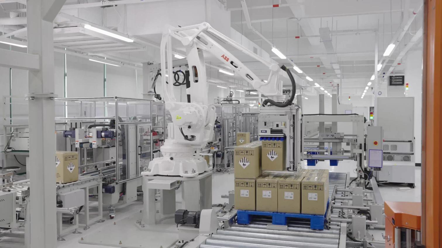 全球銷(xiāo)量突破400萬(wàn)臺(tái)！華寶新能打造世界級(jí)綠色儲(chǔ)能品牌