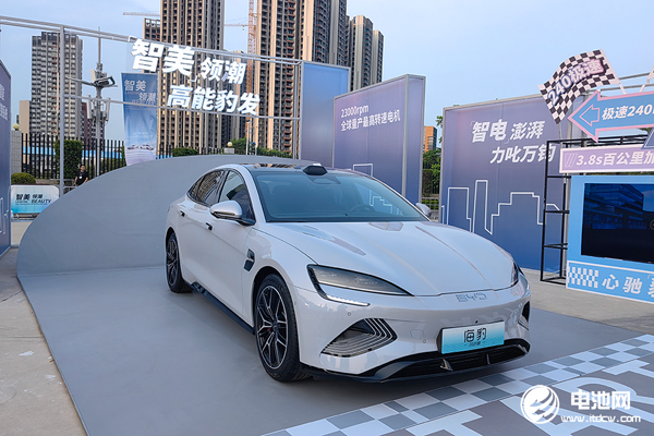 新能源累銷超830萬輛 比亞迪中大型轎車價格殺入13萬級 新能源累銷超830萬輛 比亞迪中大型轎車價格殺入13萬級