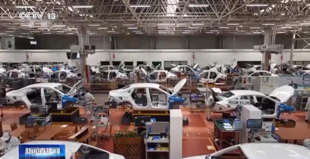 全固態(tài)電池、駕駛導(dǎo)航防干擾……新能源汽車“鏈”上新突破 全固態(tài)電池、駕駛導(dǎo)航防干擾……新能源汽車“鏈”上新突破