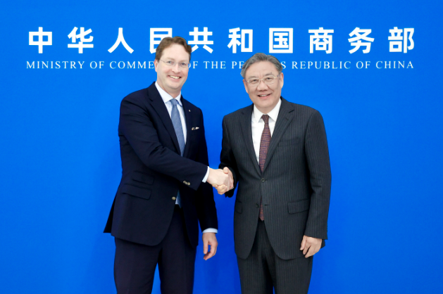 商務(wù)部部長(zhǎng)王文濤會(huì)見歐洲汽車工業(yè)協(xié)會(huì)主席、奔馳集團(tuán)董事長(zhǎng)康林松 商務(wù)部部長(zhǎng)王文濤會(huì)見歐洲汽車工業(yè)協(xié)會(huì)主席、奔馳集團(tuán)董事長(zhǎng)康林松