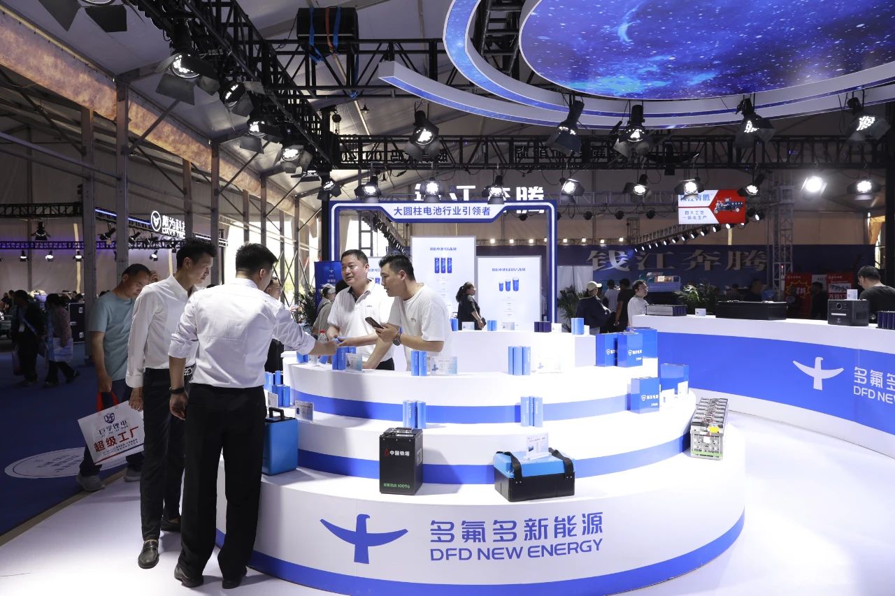 鋰電池產能13.5GWh！多氟多新能源氟芯大圓柱電池精彩亮相