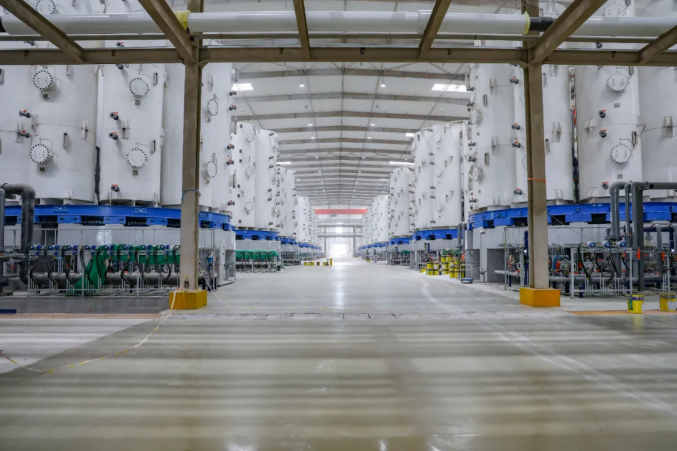 總投資超70億！中國(guó)鹽湖年產(chǎn)4萬(wàn)噸基礎(chǔ)鋰鹽一體化項(xiàng)目試產(chǎn)