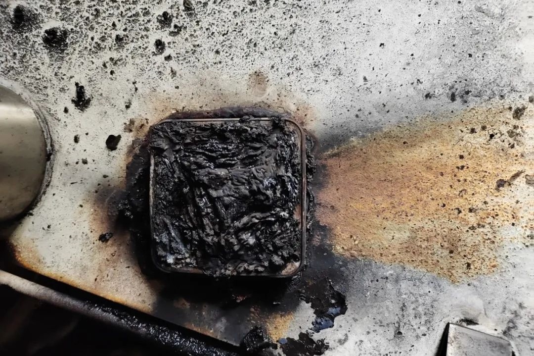 背后有“炸”！一周超160萬臺召回，為何充電寶變“充電爆”？