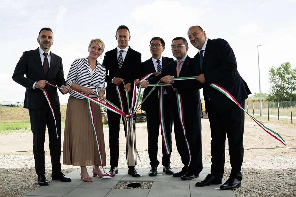 比亞迪匈牙利電動(dòng)大巴及卡車工廠擴(kuò)建項(xiàng)目奠基